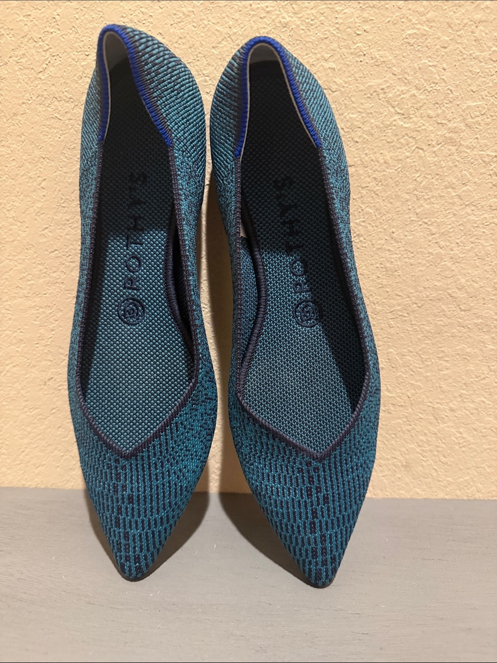 Rothys spruce python points size 8